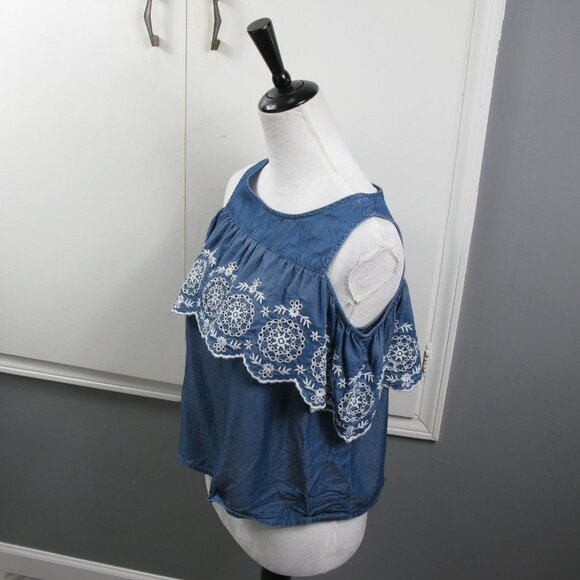 SO Short Sleeve Cold Shoulder Chambray Embroidered Blouse Size XS - Picture 3 of 6